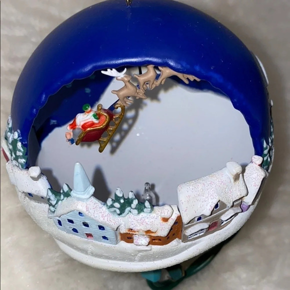 Hallmark Keepsake holiday  Ornament - Picture 1 of 10